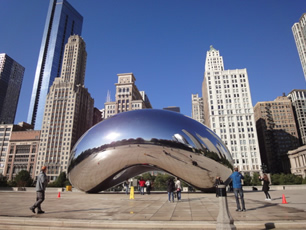 写真9　シカゴ美術館の横にあるミレニアムパークのCloud Gate