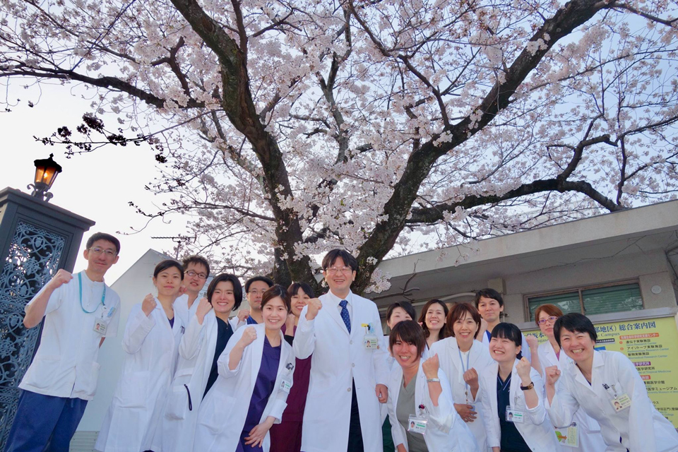 集合写真（2019年4月：長崎大学医学部正門前）