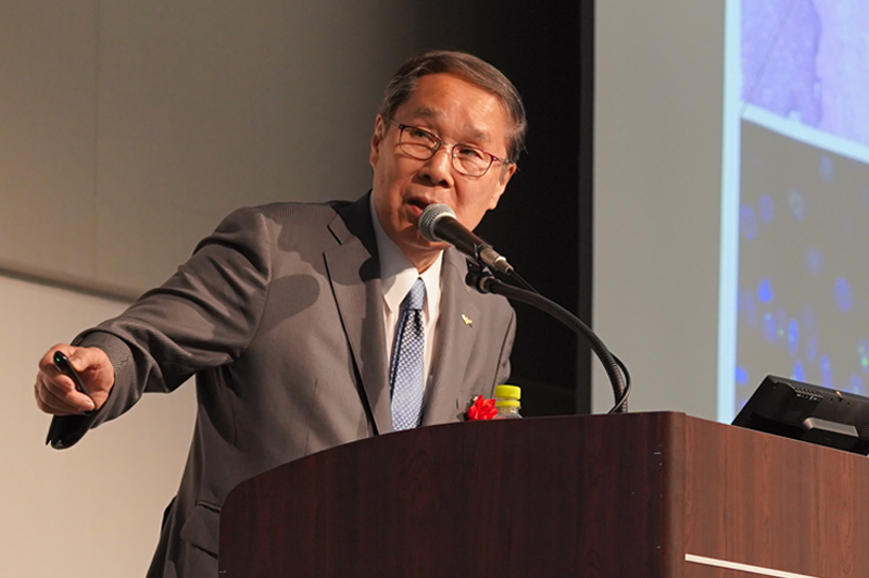 長崎大学名誉教授：朝長万左男